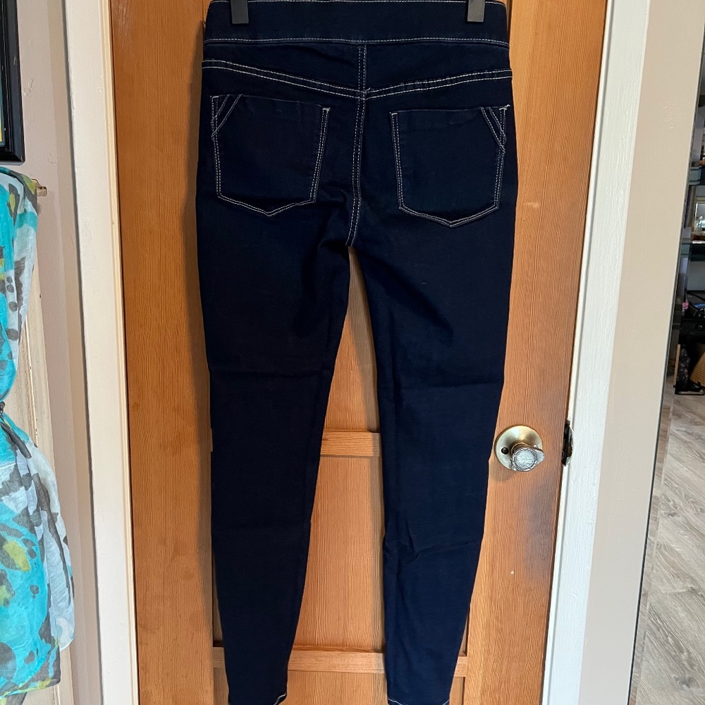 APT9 Size 6 Skinny Dark Wash Leggings